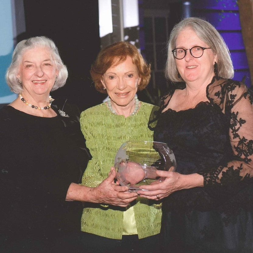 Deborah Wexler receiving the Immunization Champion award from former first lady Rosalynn Carter and Arkansas’ former first lady Betty Bumpers.
